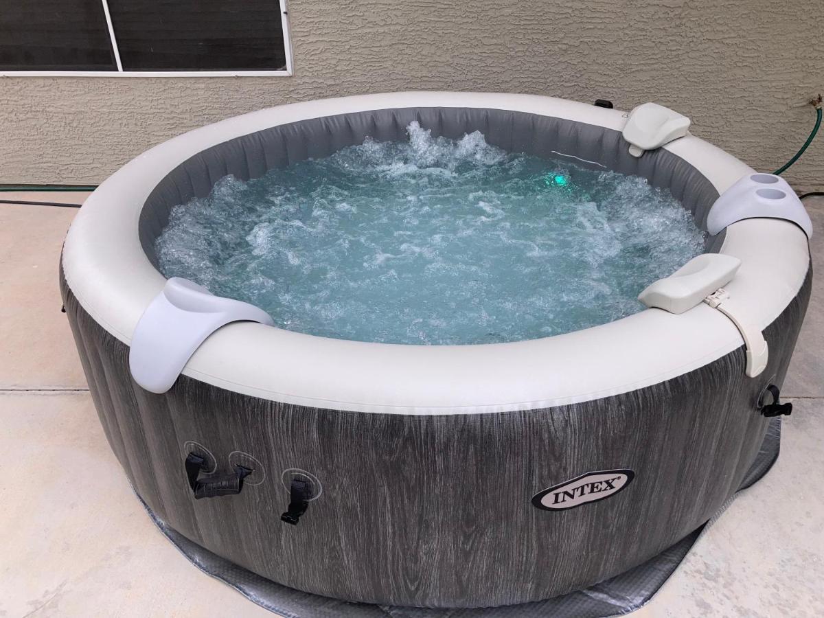 הוילה לאס וגאס A Beautiful House With Hot Tub, Grill & Games! מראה חיצוני תמונה